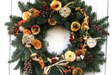 DIY-Bird-Feeder-Holiday-Wreath