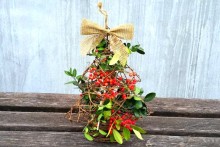 DIY-Decorative-Christmas-Tree-Bird-Feeder